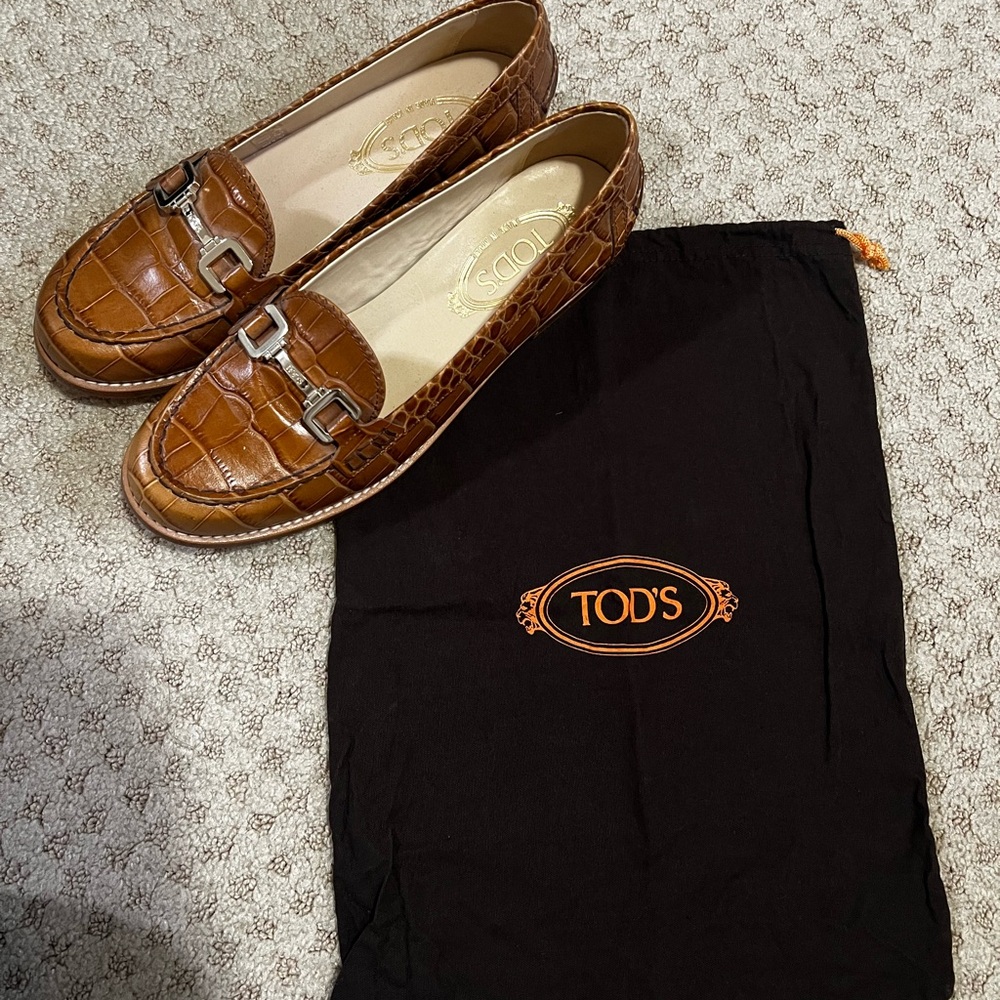 Tod's Tan Crocodile Pattern Loafers